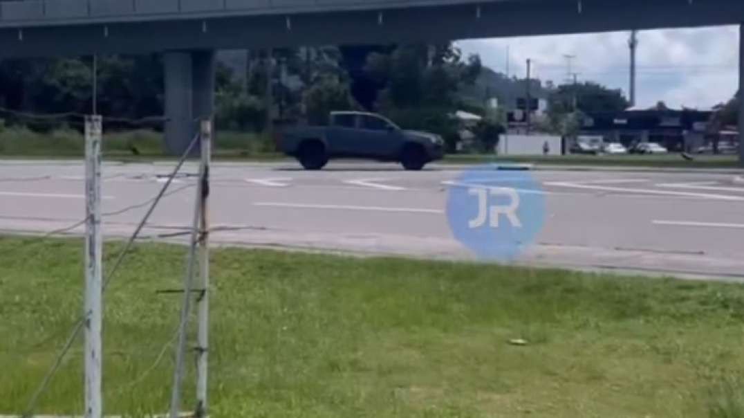 Uma tentativa de assalto em plena luz do dia mobilizou moradores e terminou de forma inusitada no ba