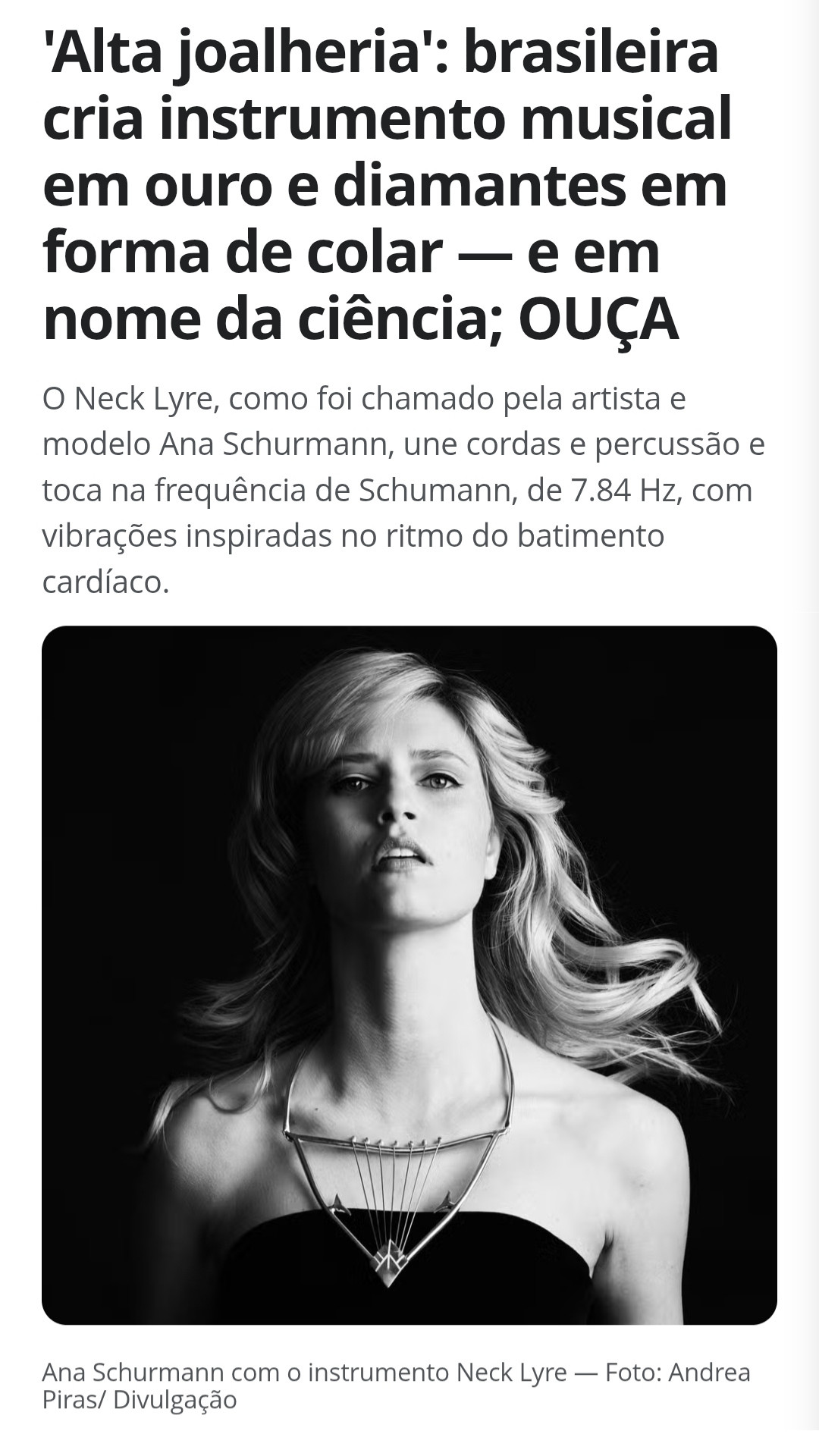 A cantora, compositora e modelo Ana Schurmann crio..